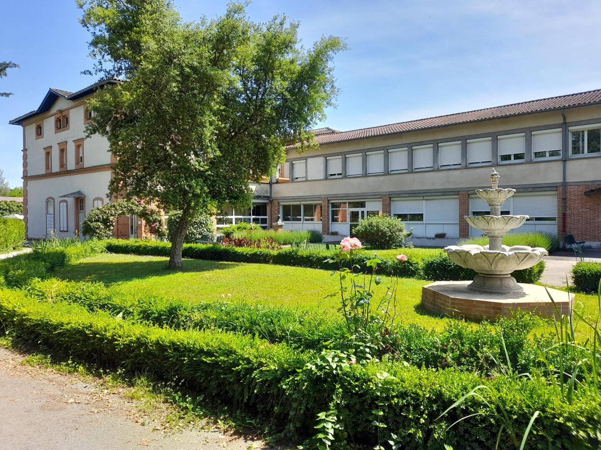 Centre Louis Ormieres Hotel Montauban Ngoại thất bức ảnh